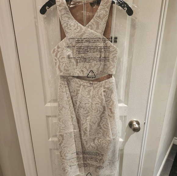 BCBG Max Azaria NWT "Ellyson" Crop Top & Skirt Pairing Size S - Picture 5 of 12